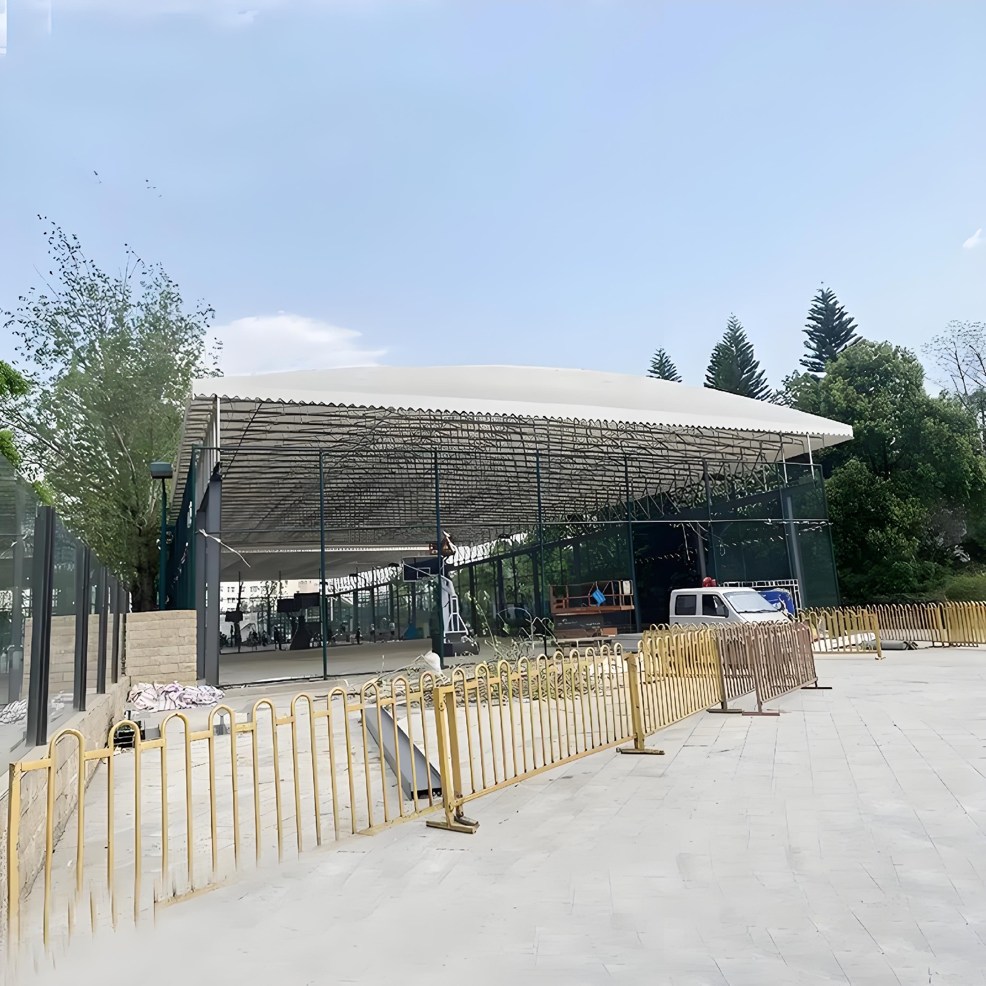 双边立柱电动雨棚.jpg